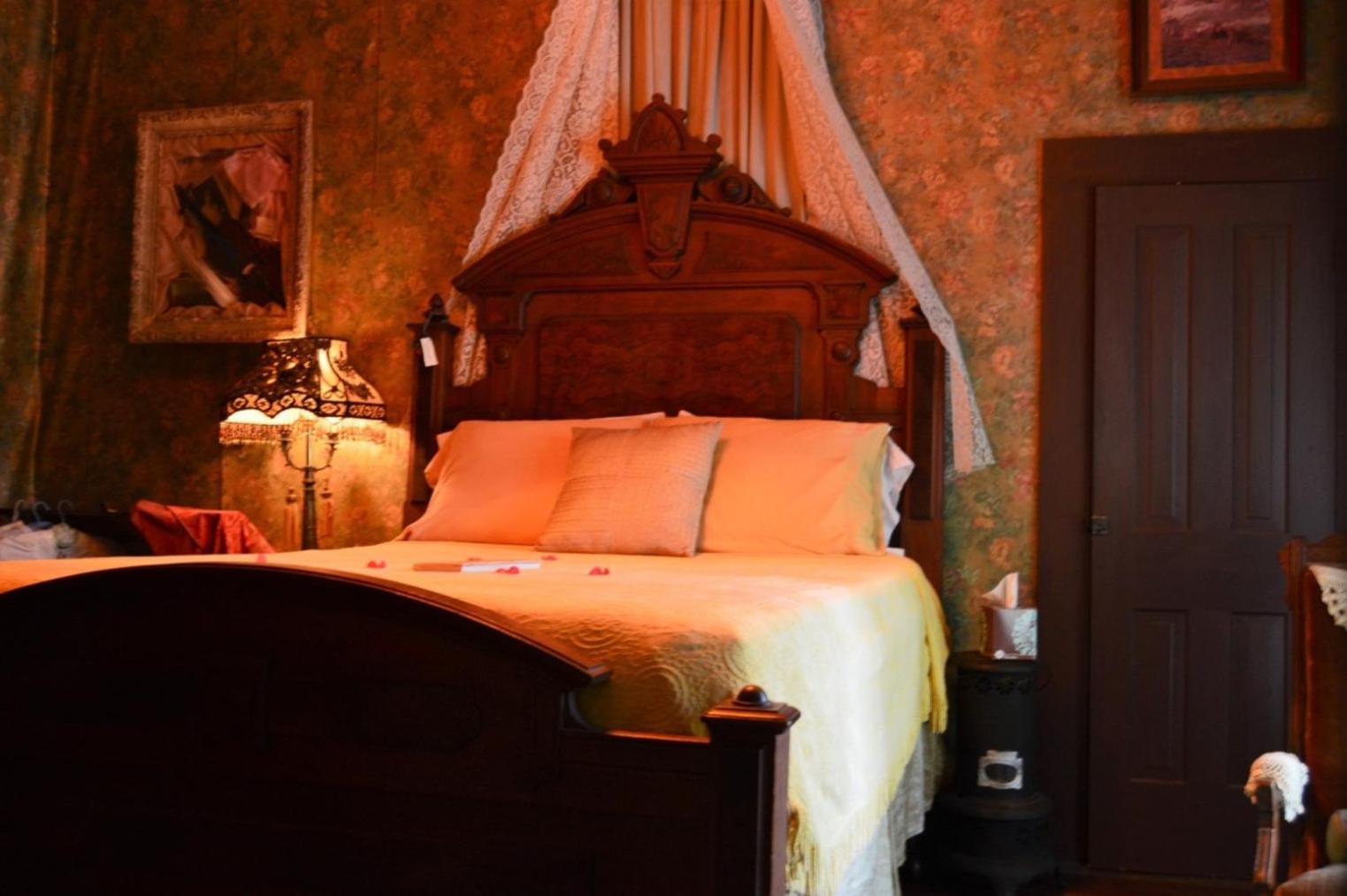 Carleton House Bed And Breakfast Bonham ภายนอก รูปภาพ