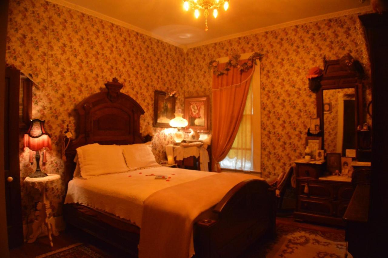 Carleton House Bed And Breakfast Bonham ภายนอก รูปภาพ