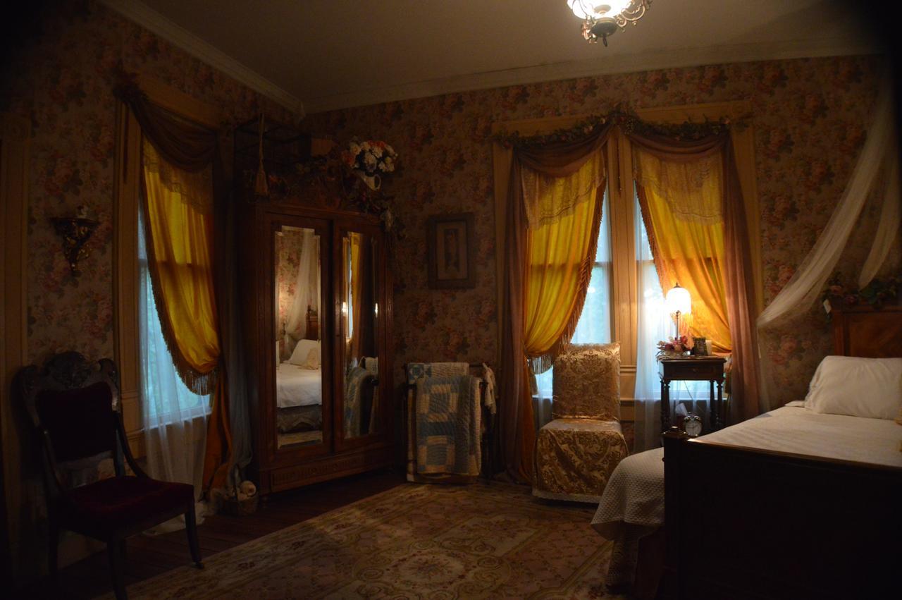 Carleton House Bed And Breakfast Bonham ภายนอก รูปภาพ